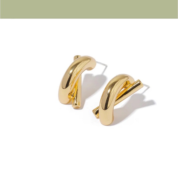 BHELMI NEW
Cupid Love Earrings - Picture 1 of 4